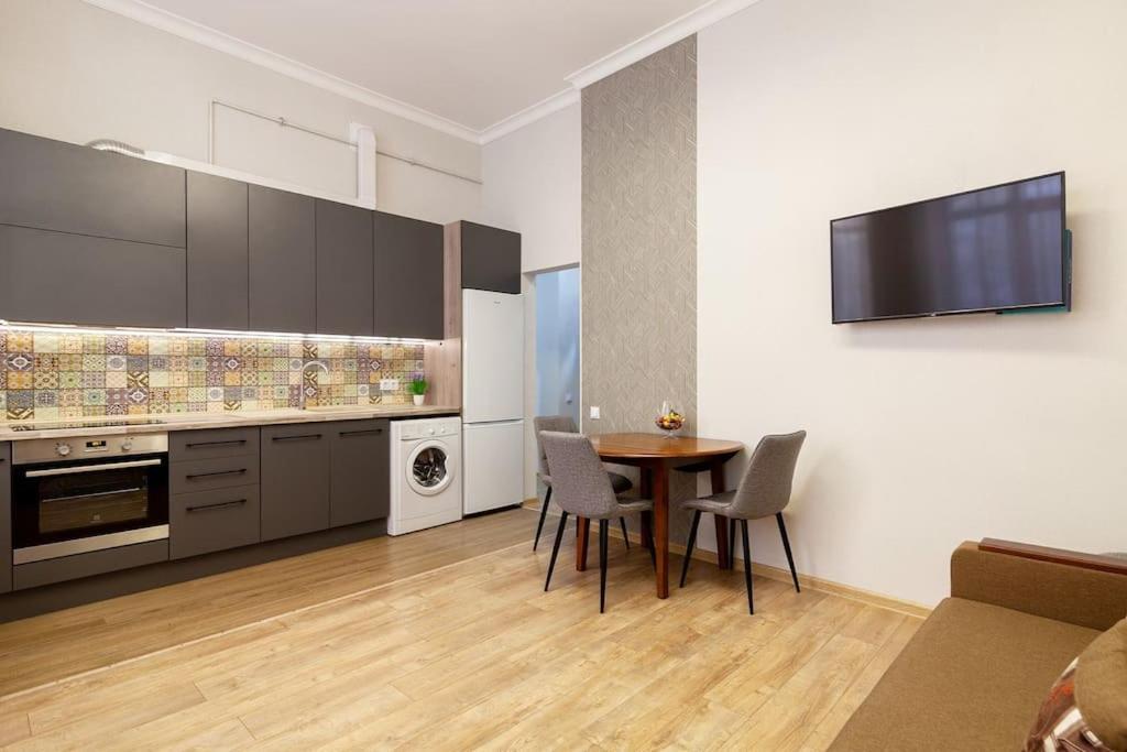 Apartment On Kopernyka Street 5 Lviv Buitenkant foto